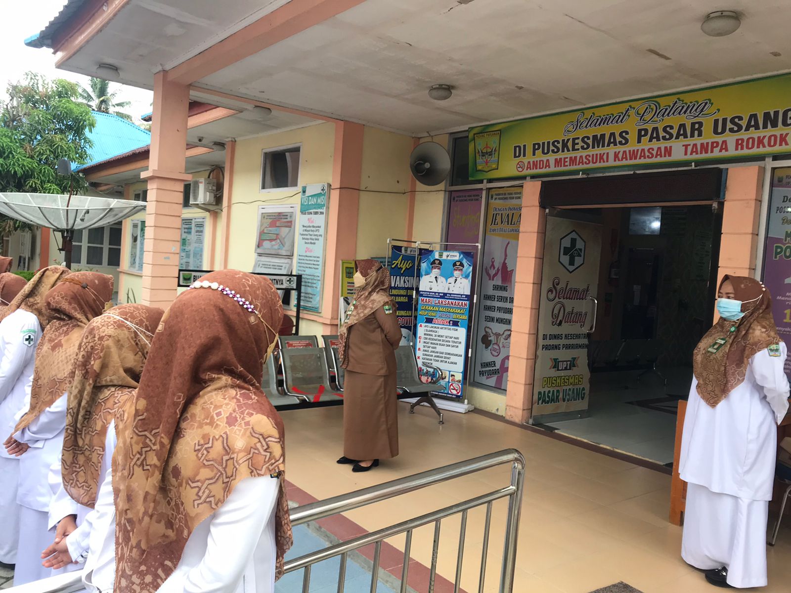 KEGIATAN RUTIN SETIAP HARI SENIN : APEL PAGI PUSKESMAS PASAR USANG