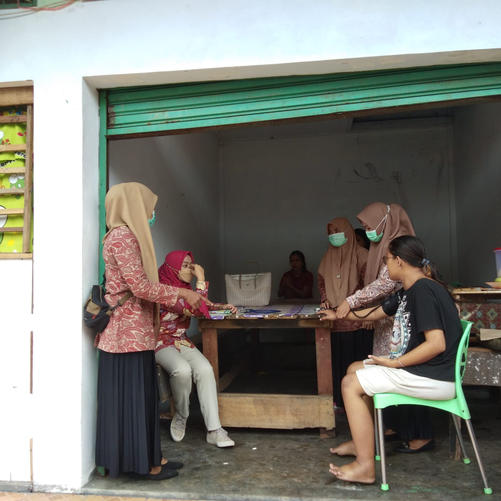 TUNTASKAN KEMATIAN IBU DAN ANAK DENGAN LAKUKAN KUNJUNGAN BUMIL RESTI DI NAGARI KASANG