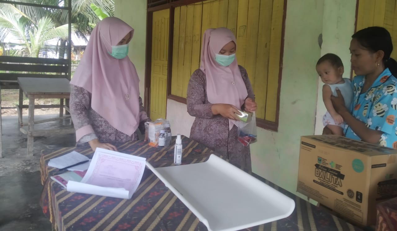 BIDAN DESA DAN PEMEGANG PROGRAM GIZI PUSKESMAS MELAKUKAN PENJARINGAN GIZI BURUK